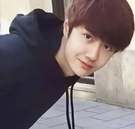 王一博以前居然长这样!内有大量王一博早期照片!_几张_街舞_鼻子