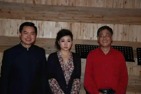 今晨7:30分,由空军政治部文工团著名歌唱演员王莉首唱的公益歌曲《另