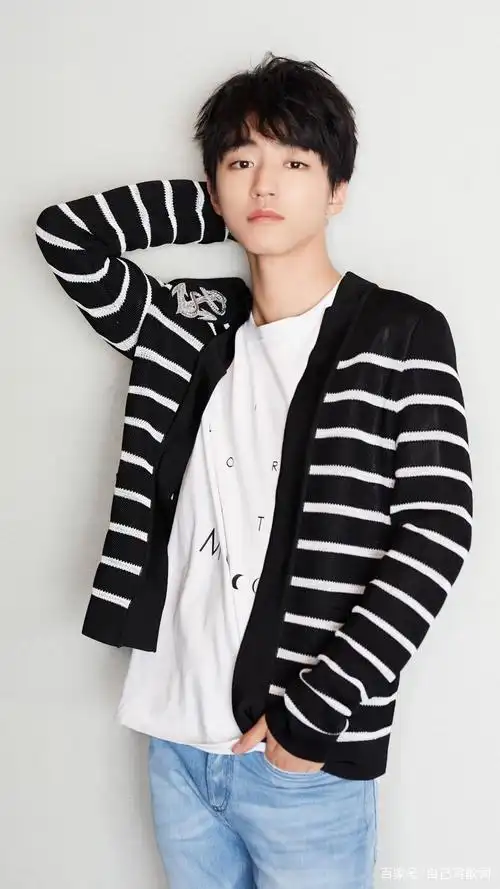 王俊凯16岁照片花季美男子,聪明,帅气,勤奋,出众,谦虚.