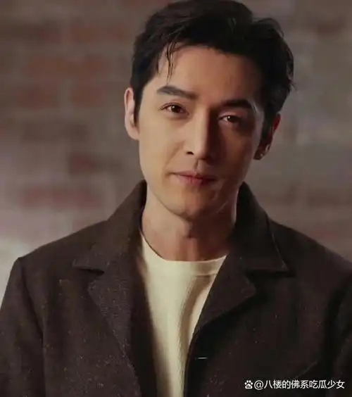 胡歌凌晨晒胡子拉碴自拍发泄,自称对不起好多人,精神状态引担忧