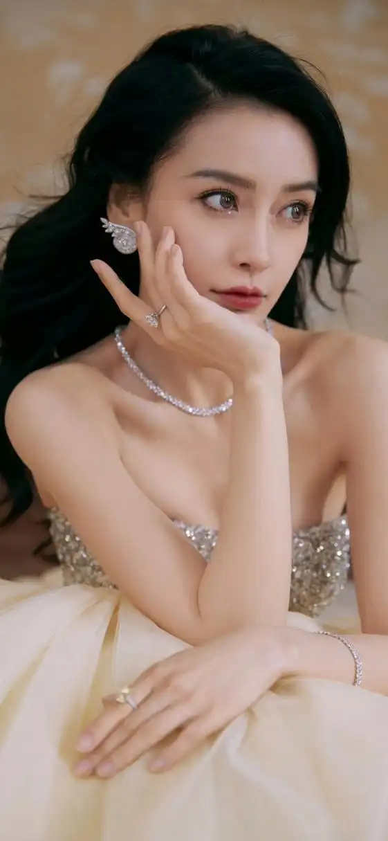 高清壁纸大放送!杨颖时尚写真,定格美丽瞬间,装点你的屏幕