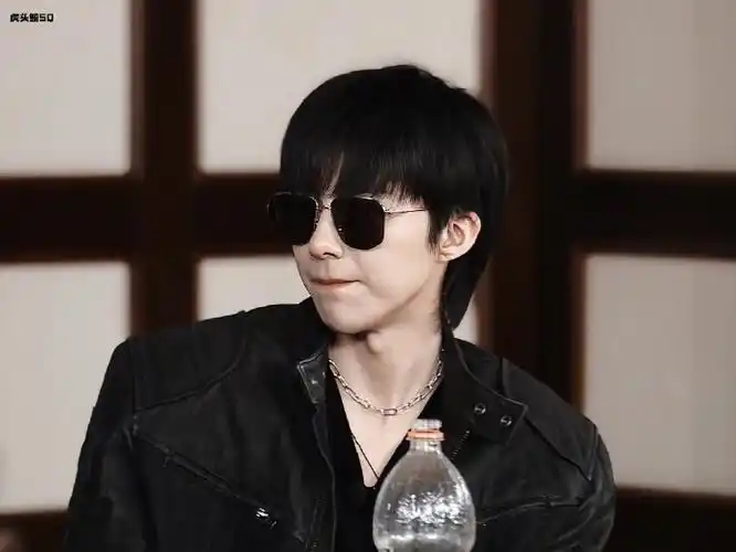 刘宇宁新歌fallinlove#|#刘宇宁新歌mv#|摩登兄弟超话刘宇宁| 黑眼镜