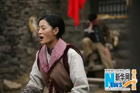 王媛可突破尺度不惧扮丑 助《战旗》收视狂飙