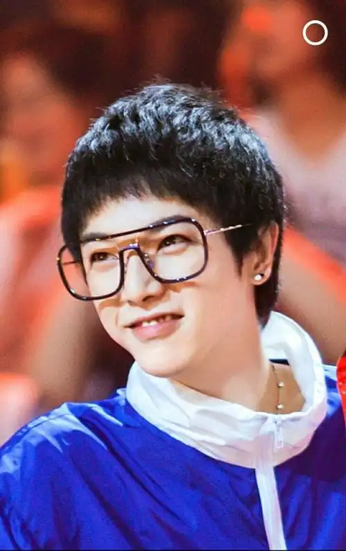 华晨宇有没有整容