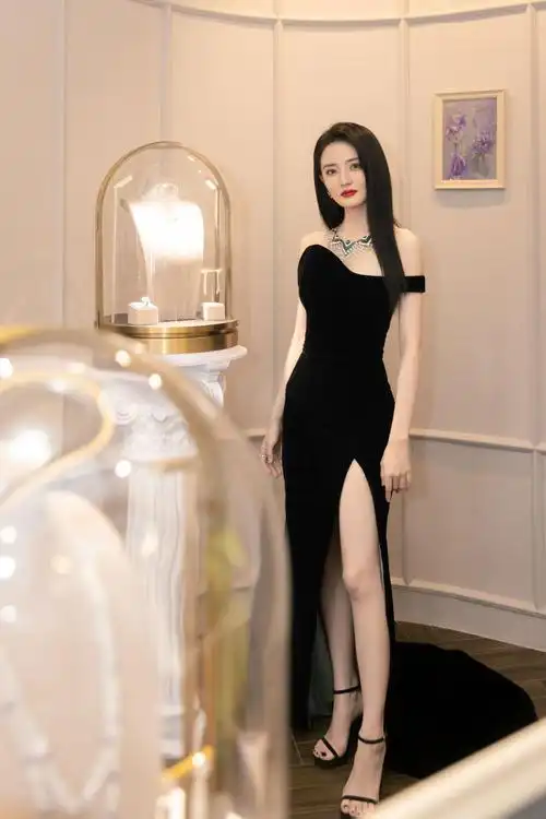 tesoro旗舰店落户建业里 品牌大使徐璐出席剪彩