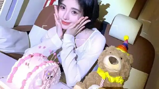 [鞠婧祎]小鞠吃了好多蛋糕啊