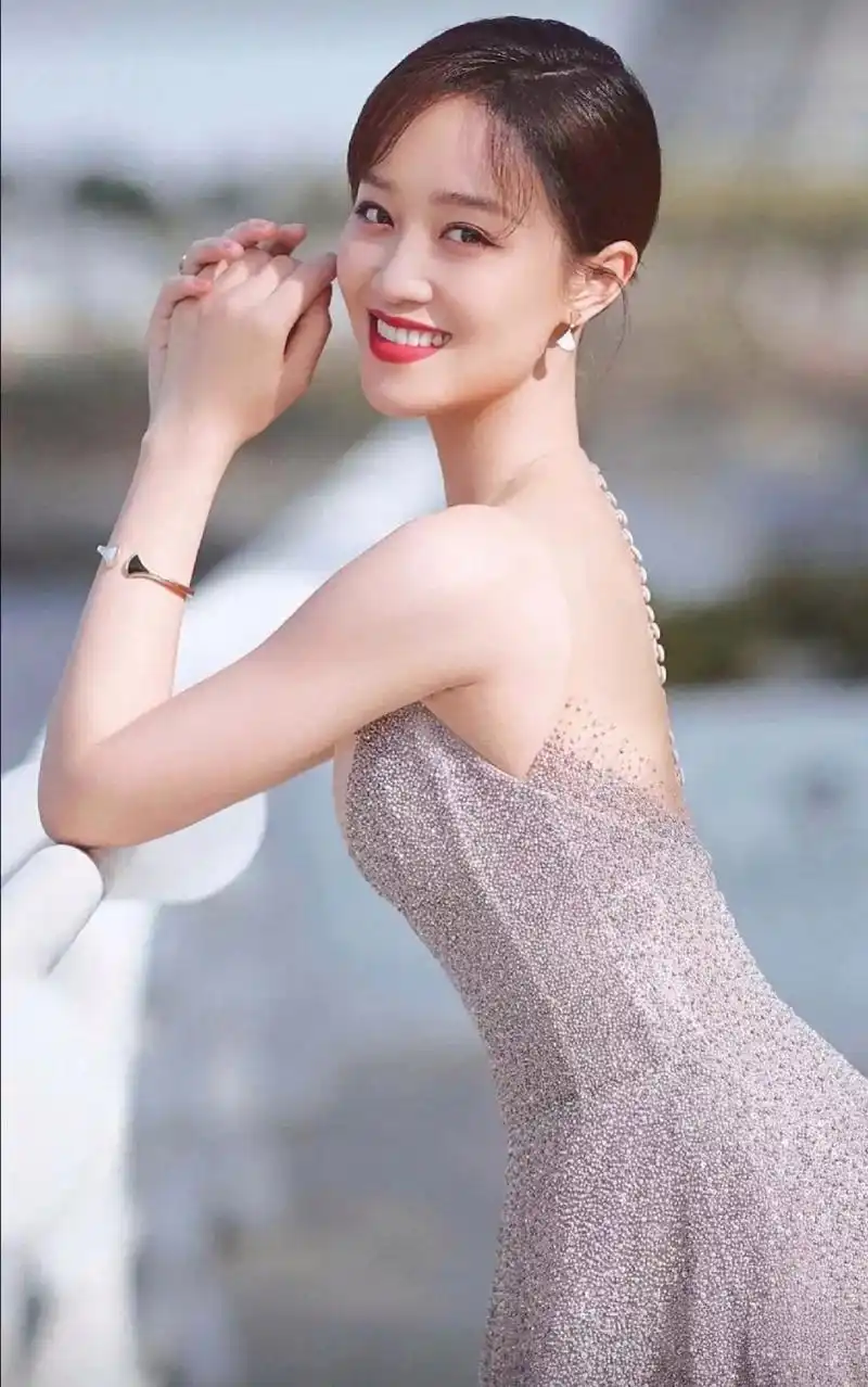 蓝盈莹 真是一位高颜值的女神啊!