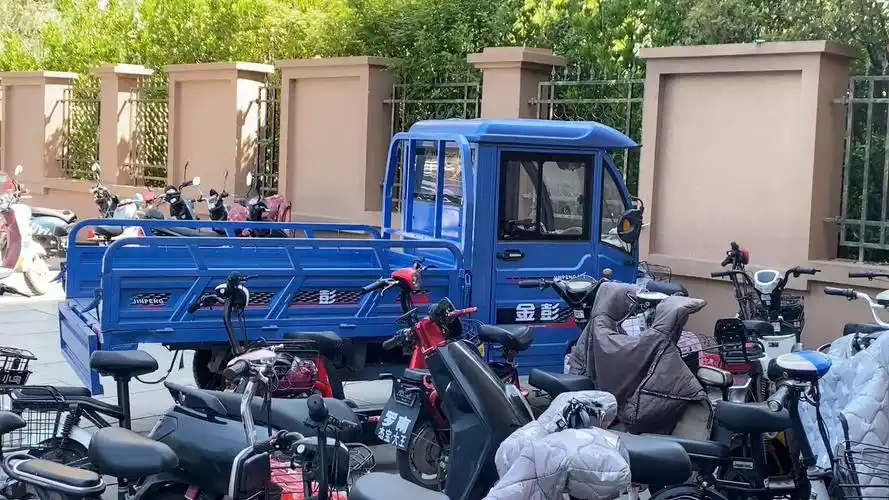 金鹏拉货三轮车有牌照