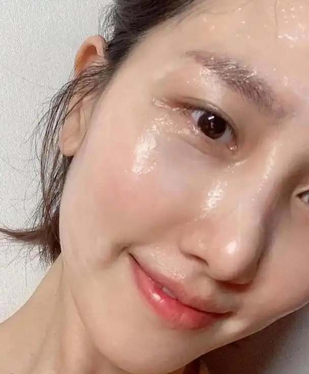 35岁女人常见护肤误区:脸越油越好?敷完面膜不洗脸?难怪皱纹多