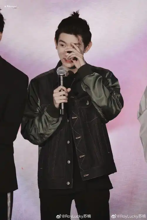 王源自己扎的冲天辫