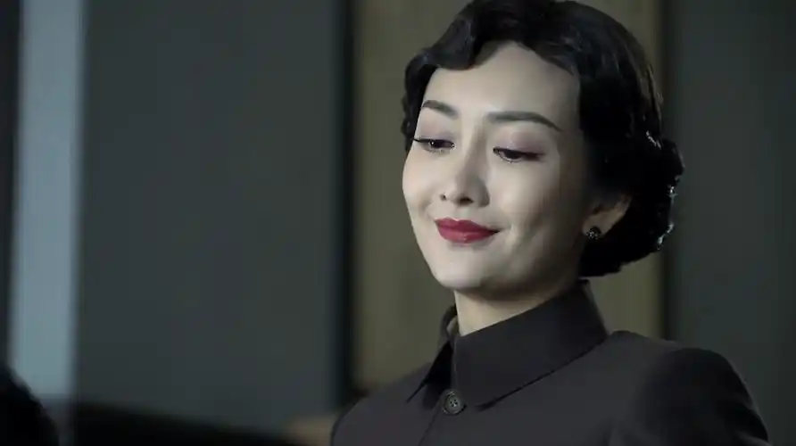 伪装者:汪曼春逼王天风送密码本,王天分知道要死了,这场戏极好-影视综