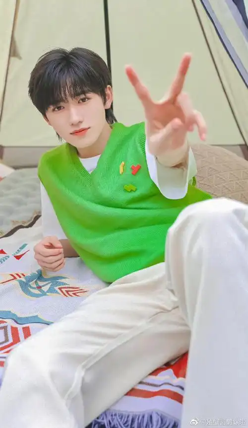 凝聚v力量##说给宋亚轩的晚安心语##宋亚轩在学校骑平衡车