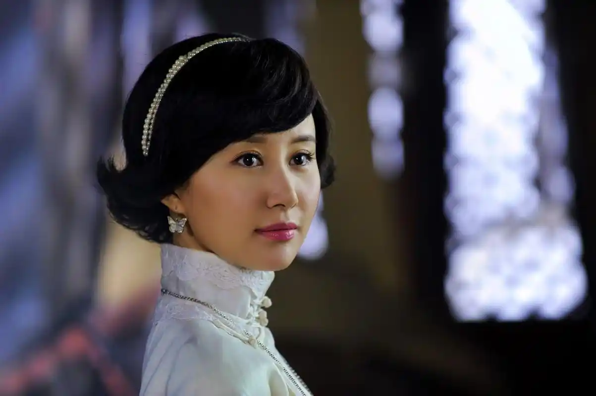 《烽火佳人》曝李智楠偷情激吻戏码 音乐才子出场启虐恋