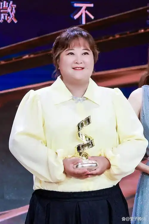 贾玲(jia ling)是中国内地著名喜剧演员,导演,编剧,她出生于1982年8月