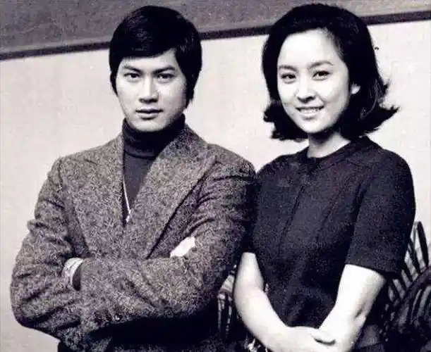 甄珍:向华强的恩师,谢贤的发妻,离婚后称若有来世,还嫁谢贤