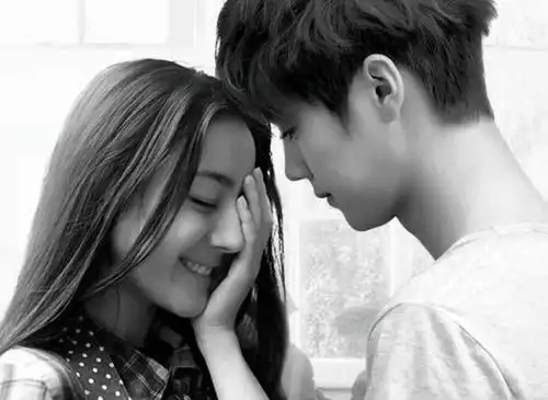 鹿晗终于吻到热巴了是怎么回事 迪丽热巴生日鹿晗表白是真的吗