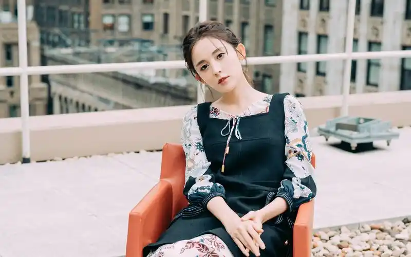 古力娜扎文艺复古写真高清电脑壁纸