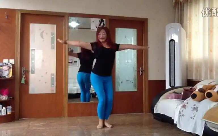 娜娜紧身裤广场舞