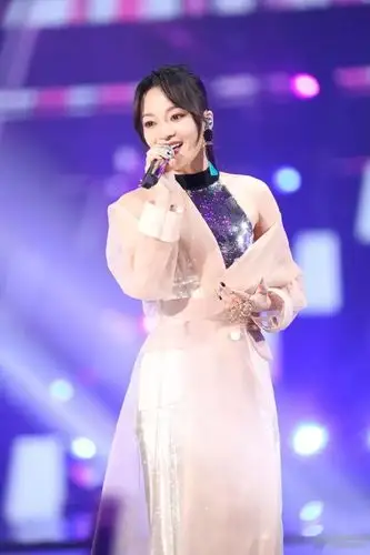 主业歌手兼职"美妆博主" 张韶涵你为何如此优秀?