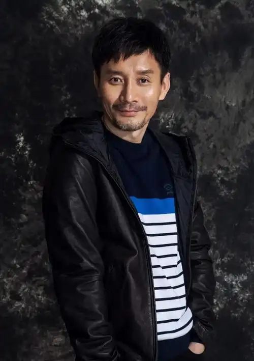 回顾演员田小洁从工人到演员娶女神江珊为妻事业爱情双丰收