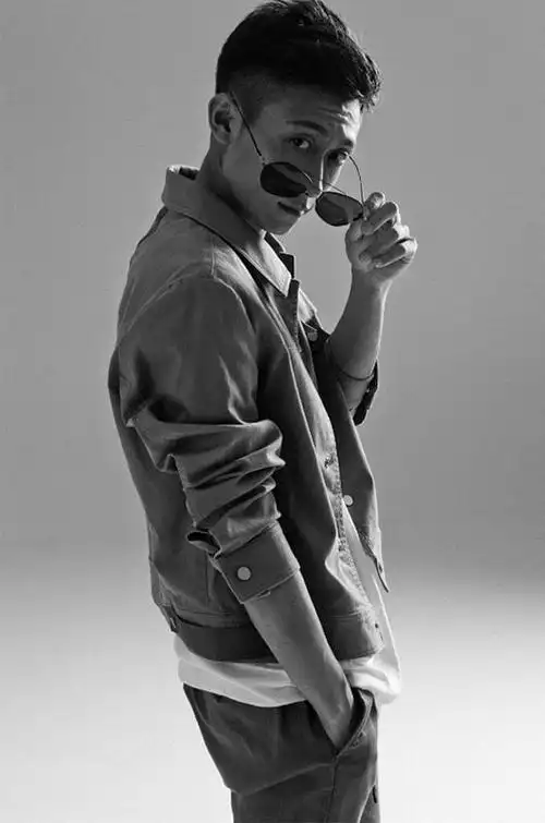 张一山帅气雅痞黑白时尚摄影写真图片66