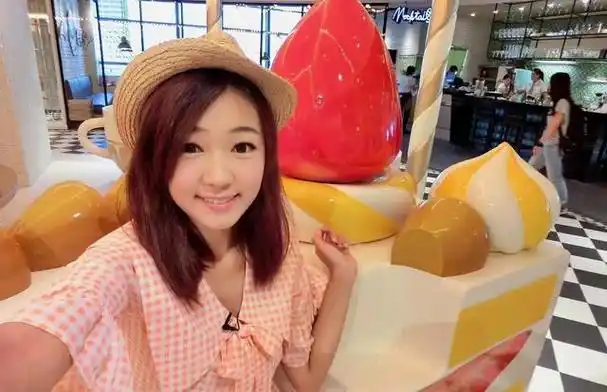 詹子晴住蟑螂家里,在片场讨盒饭,被丈夫抛弃,凭啥跟窦骁开黄腔