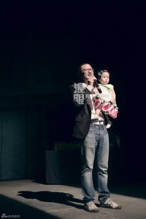 梅婷曾剑补办婚礼 女儿快快首现身