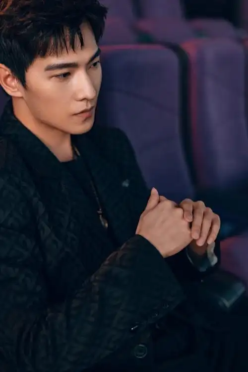 杨洋今晚#芭莎慈善夜#造型|marine serre 2021秋冬系列西服套装搭配