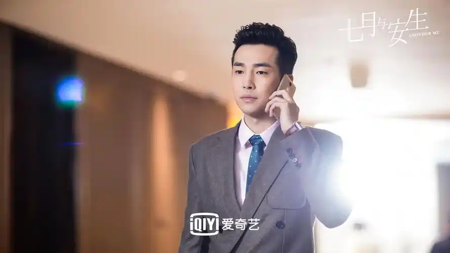 七月与安生热播邹廷威化身公关高手驰骋职场