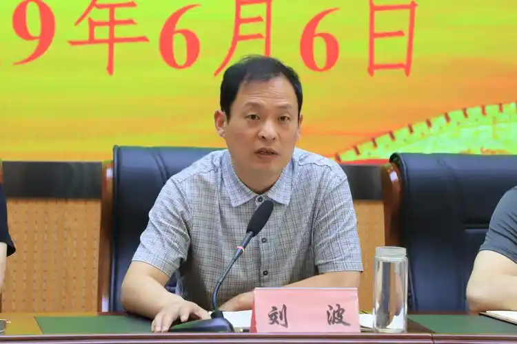 赣榆区检察长刘波为全院聘用人员作十二字主题教育报告