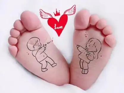 宝宝创意百天照还可以在家这样拍,小脚丫好可爱啊93#宝宝照 #创意百