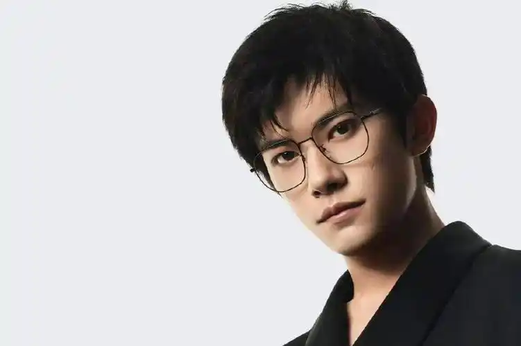 杨紫刘学义关系微妙,张天爱美貌营销无果,蔡徐坤黄旭熙现状大不同