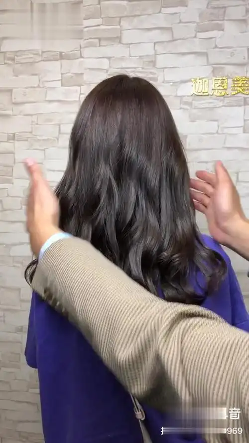 木马卷 女生发型 这款曾经跟火的木马卷现在还能再火一次嘛