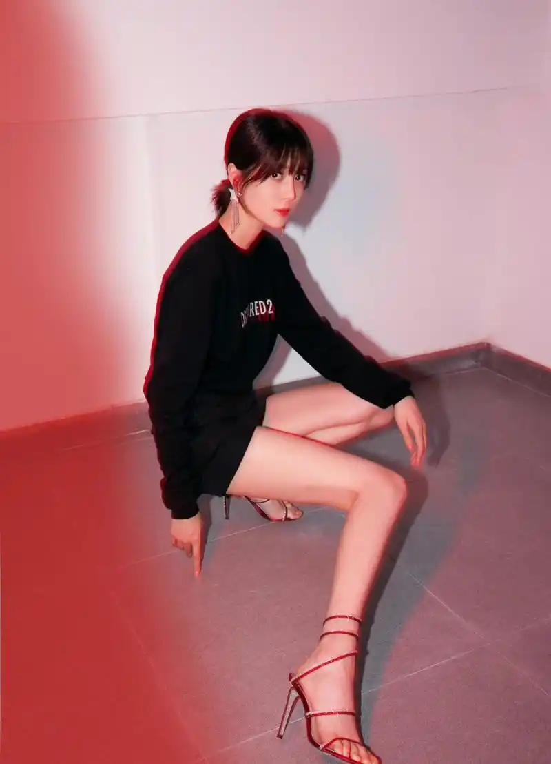 李溪芮 长腿美足合集