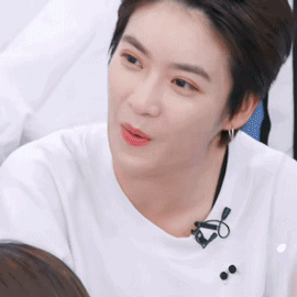 青春有你2林凡坐等吃瓜看戏搞怪逗gif动图_动态图_表情包下载_soogif