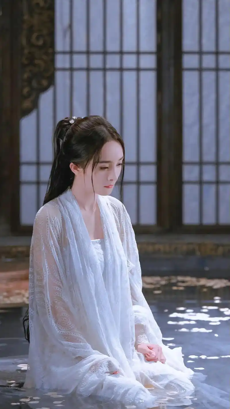 白浅海市,有种看破红尘似的悲哀.#电视剧 #杨幂 - 抖音