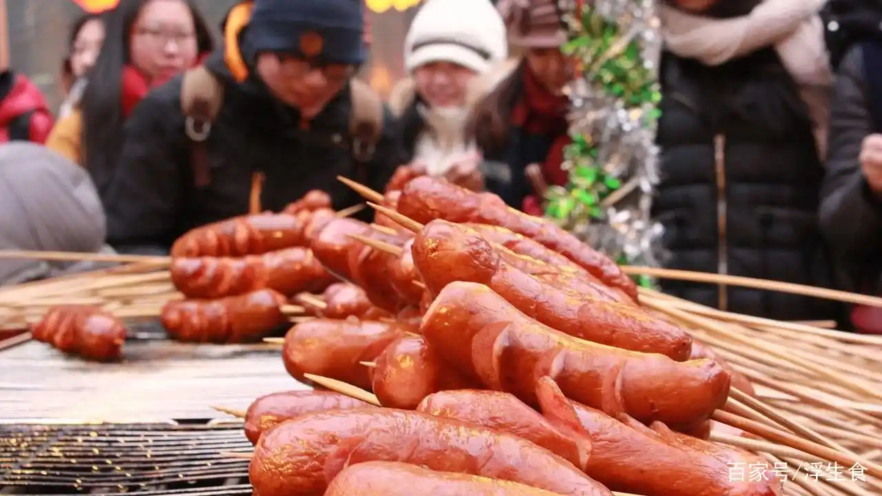如此受欢迎的两三块钱的街边烤肠,到底是用的什么肉?