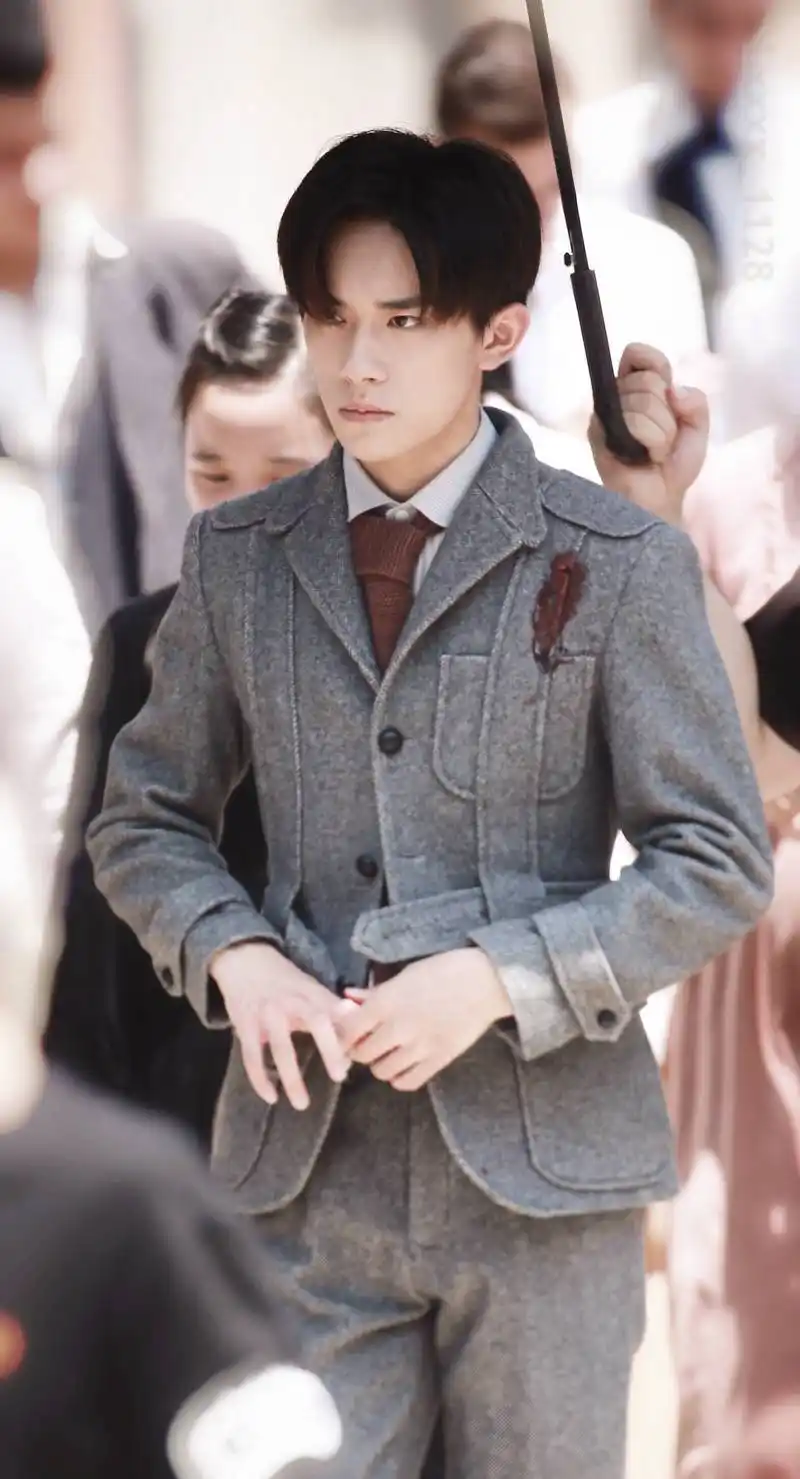 易烊千玺 #tfboys 电视剧艳势番之新青年拍摄花絮 高清