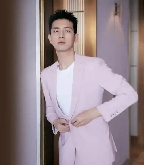 "小减瘦身,大减换人":陈飞宇曾"胖成球",向佐旧照不敢认!