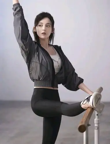 一睹为快 古力娜扎运动服装宣传片