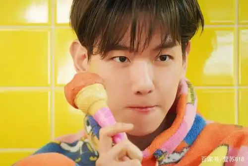 边伯贤:迷你二辑席卷五月榜一,努力营业的偶像