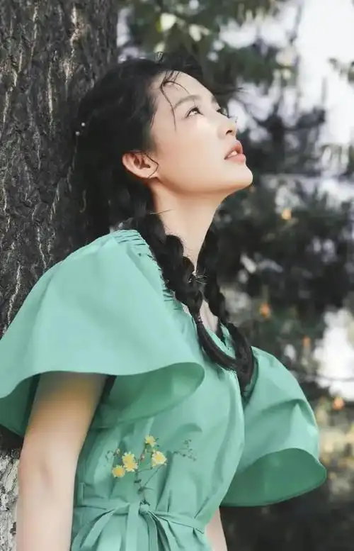 绿裙编发的李沁,青春靓丽活力满满!_高清图集_新浪网