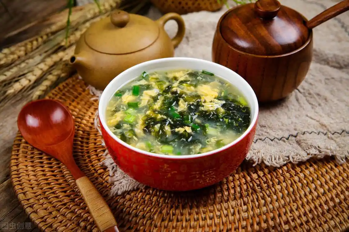 做紫菜蛋花汤有小技巧,这样做出来的汤鲜味美,易学易做_备用_做法_葱