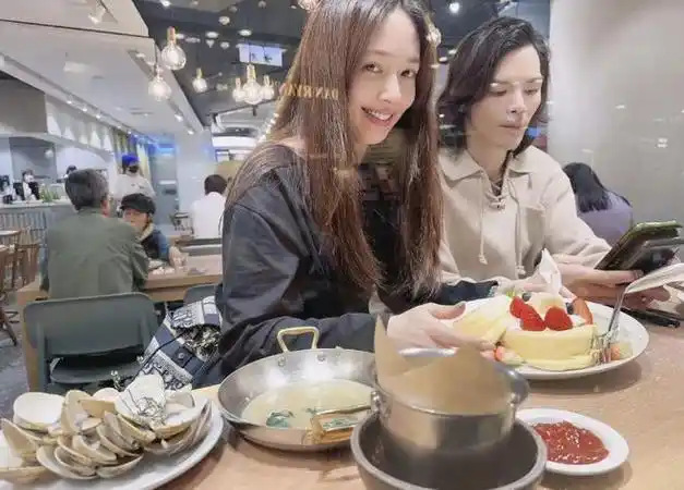 刘学义立场有问题张艺兴捧女友出道张婧仪为资源认干爹王鸥患上产后