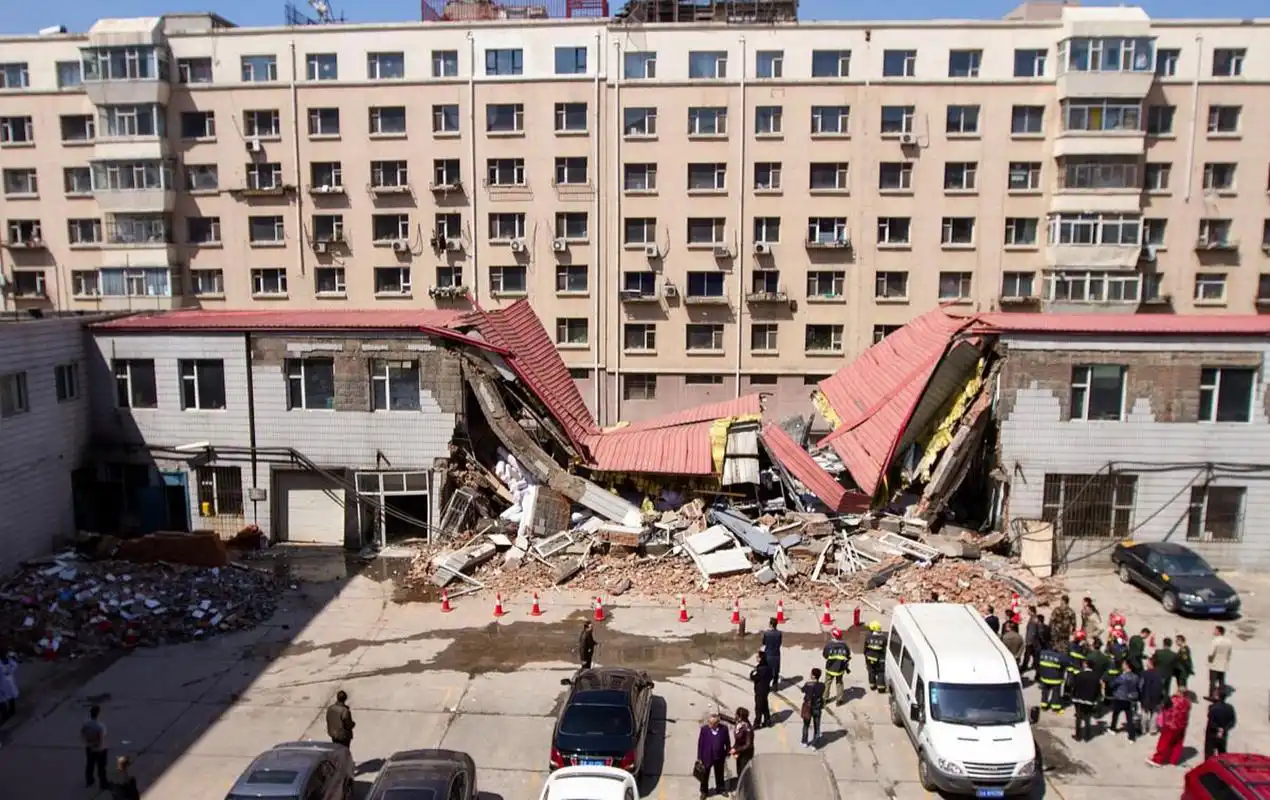 黑龙江齐齐哈尔市第三十四中学体育馆坍塌事故  7月23日,一场令人震惊