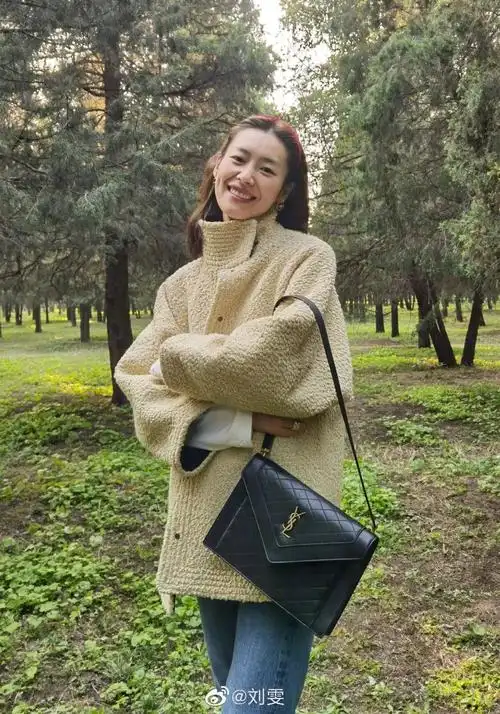 刘雯的冬季穿搭简约大方看不够