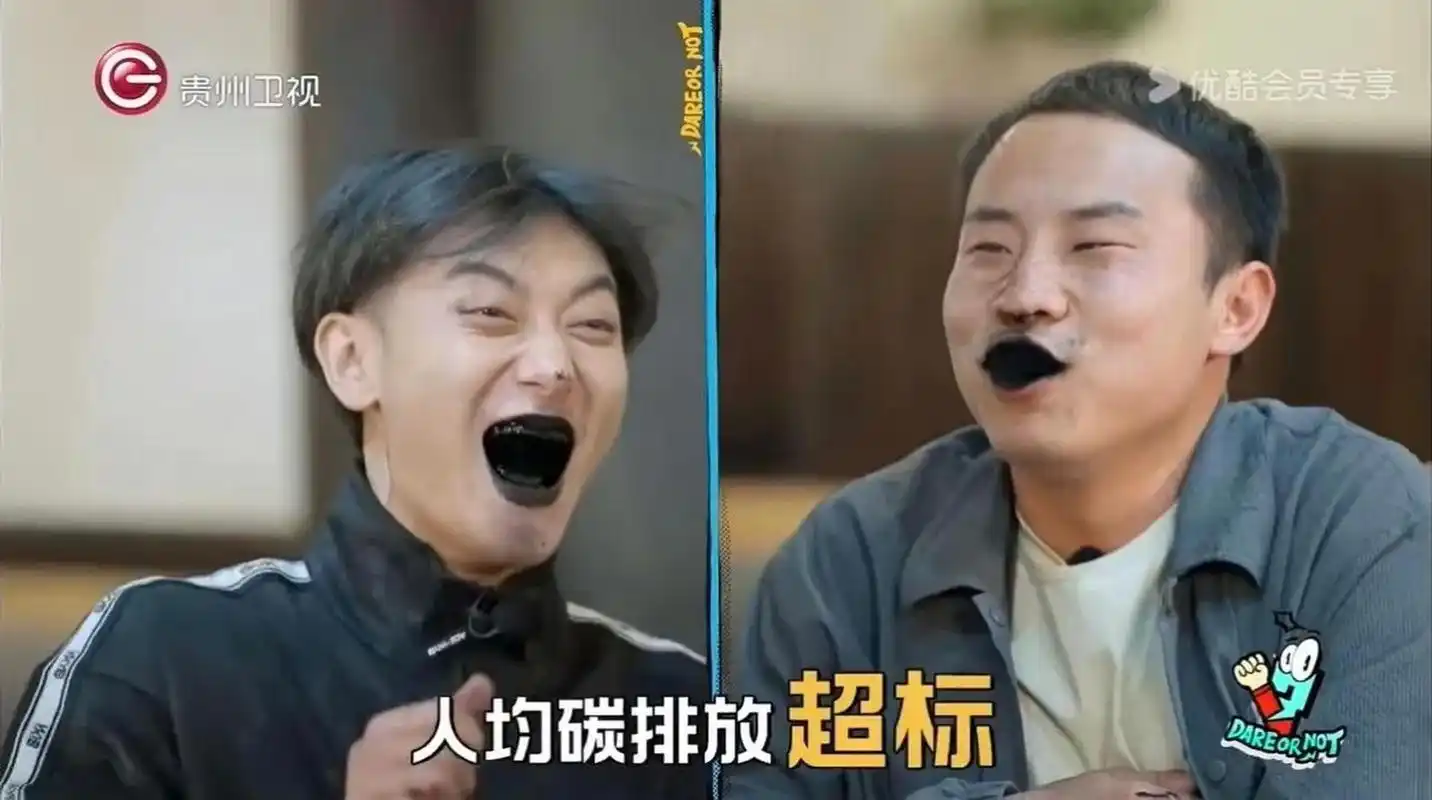 原来竹炭是可以吃的,黄子韬吃竹炭,太搞笑了!