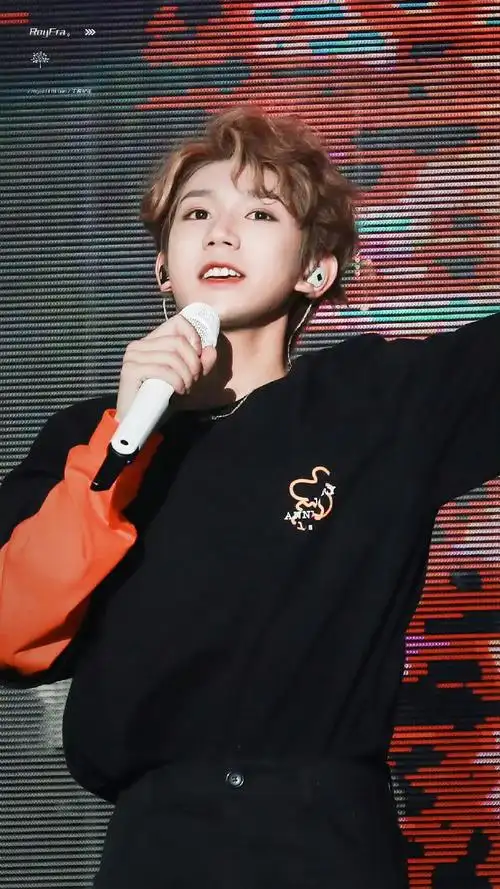 每人和王源说一声晚安