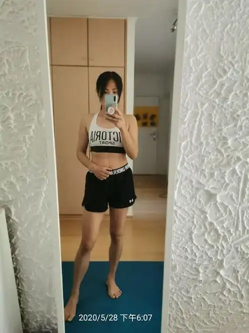 两周前腹部曾经一片模糊,现在人鱼线模糊可见!