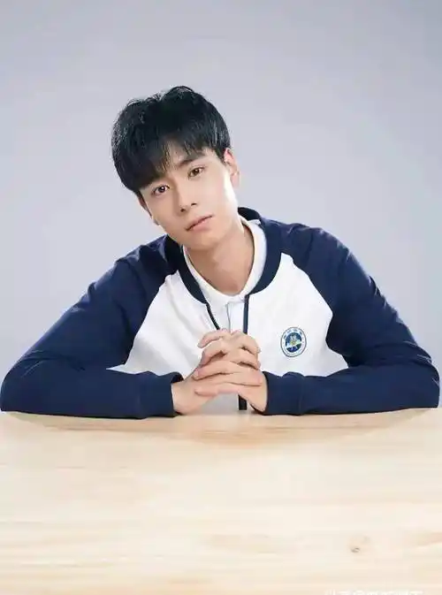 有颜值有实力,只要站在那里就是一道风景_cm_演技_高伟光